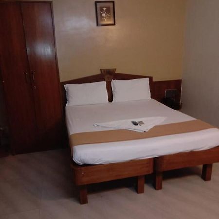 Central Residency Hotel Csennai Kültér fotó