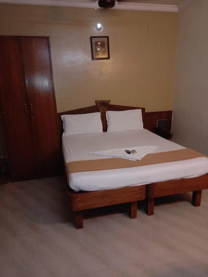 Central Residency Hotel Csennai Kültér fotó