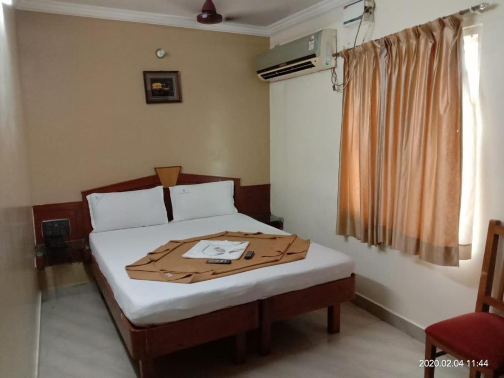 Central Residency Hotel Csennai Kültér fotó