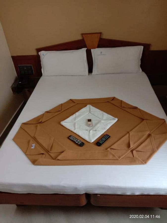 Central Residency Hotel Csennai Kültér fotó