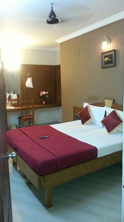 Central Residency Hotel Csennai Kültér fotó