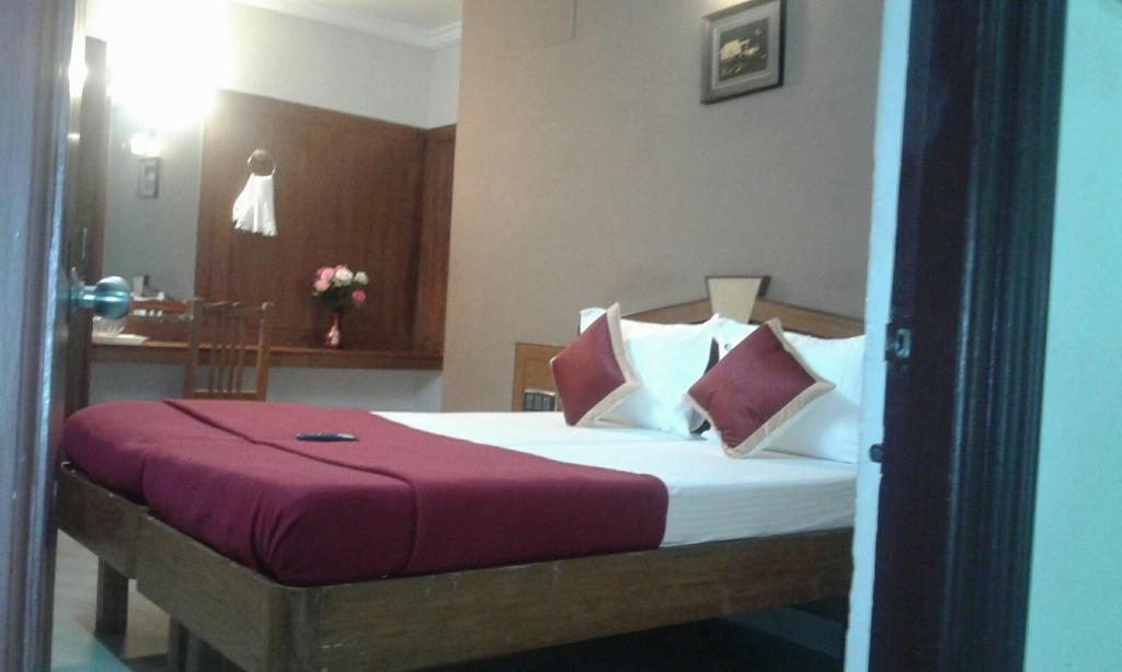 Central Residency Hotel Csennai Kültér fotó