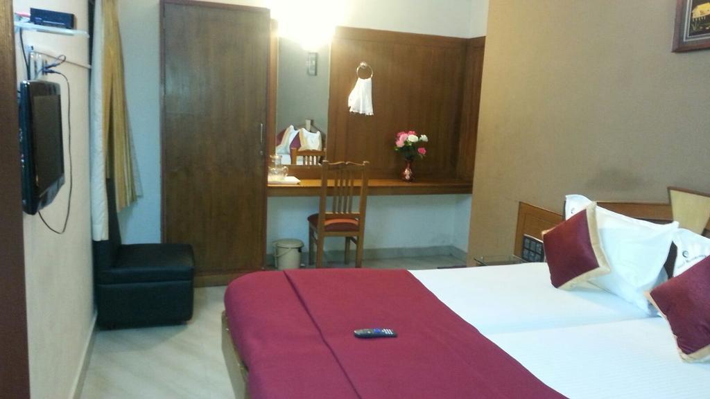 Central Residency Hotel Csennai Kültér fotó