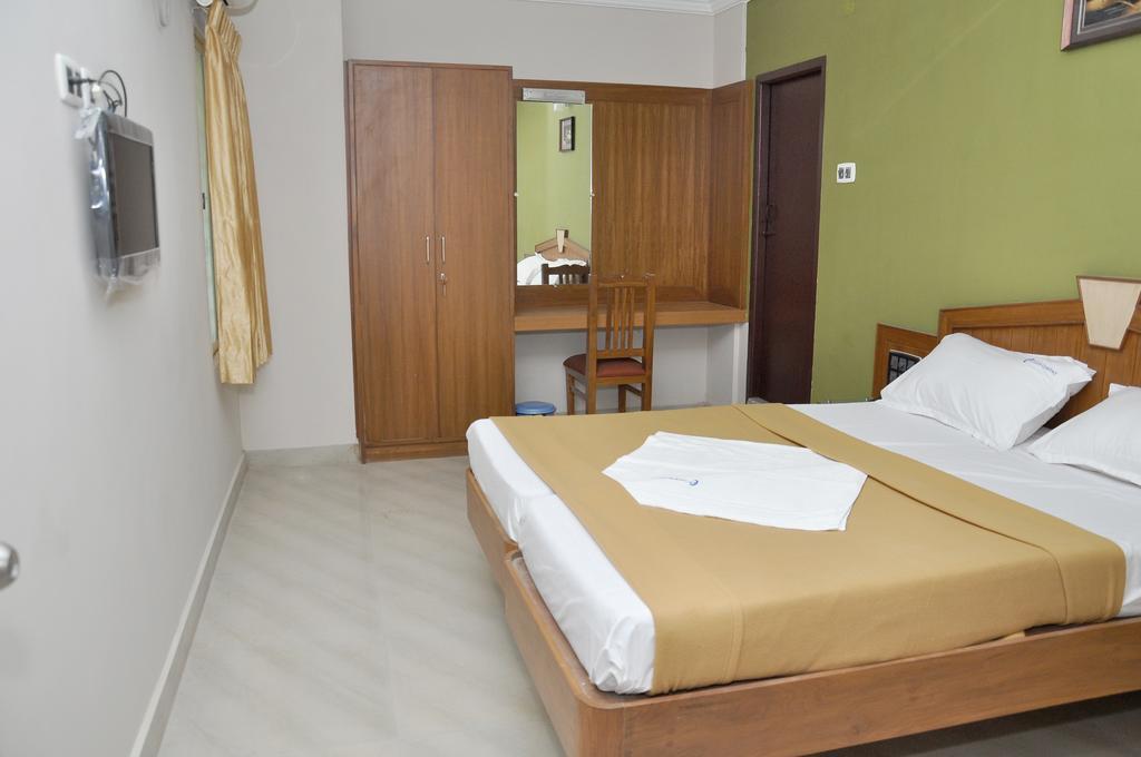 Central Residency Hotel Csennai Kültér fotó