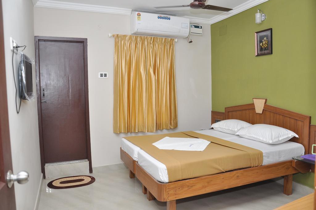 Central Residency Hotel Csennai Kültér fotó