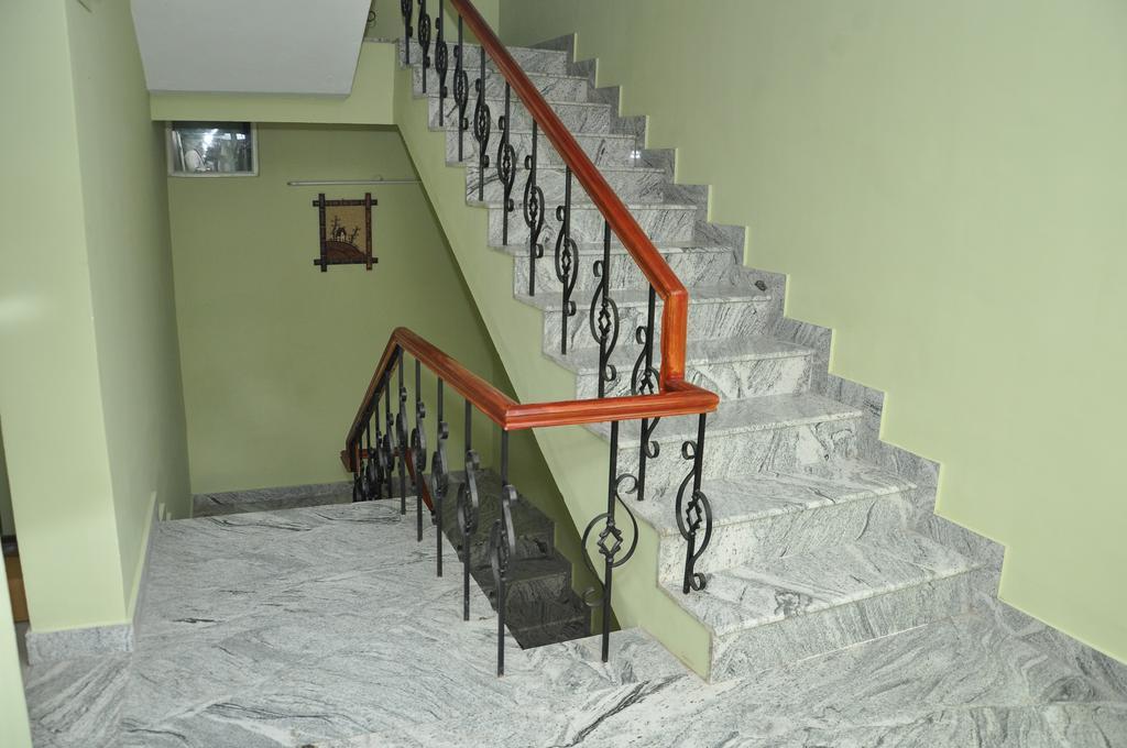 Central Residency Hotel Csennai Kültér fotó
