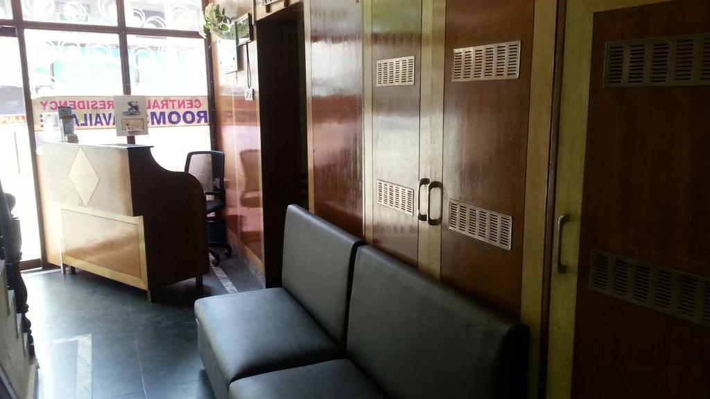 Central Residency Hotel Csennai Kültér fotó
